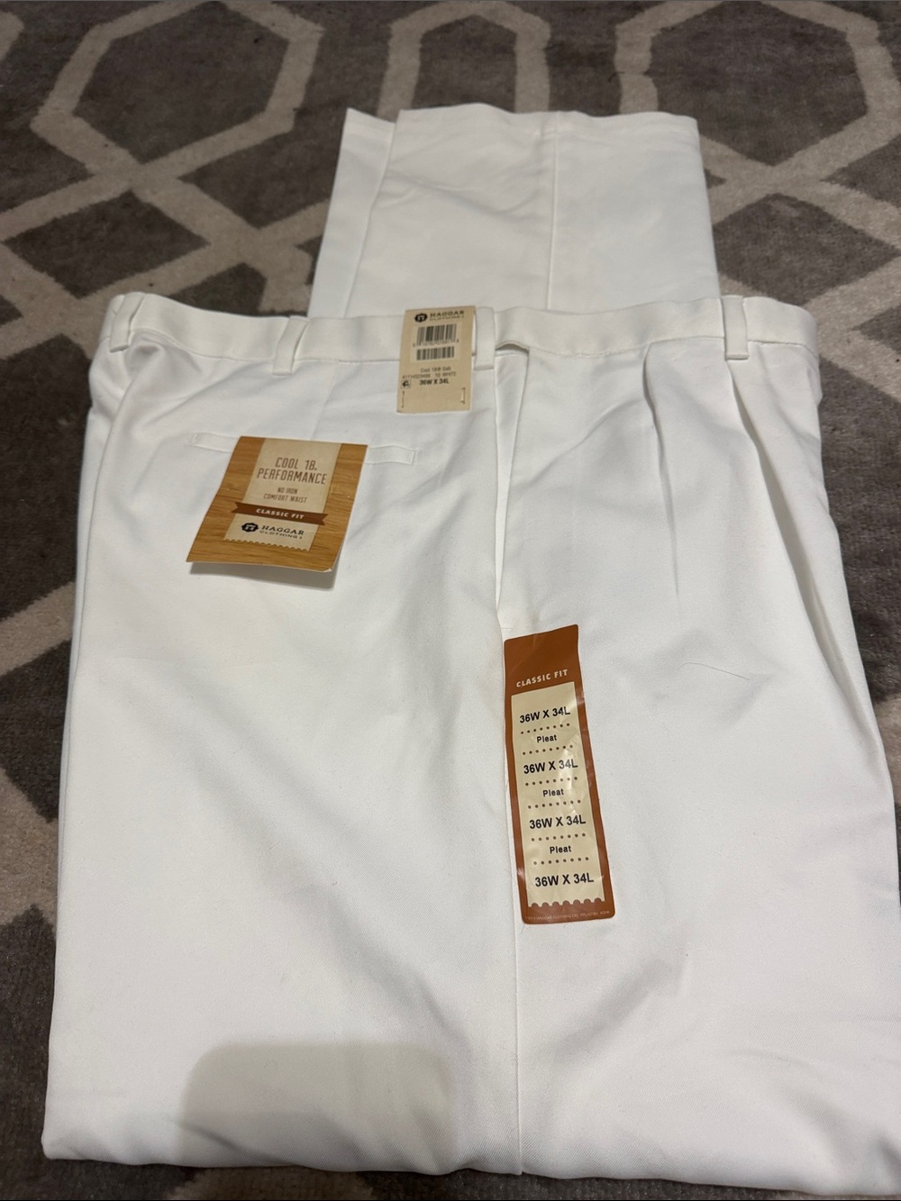 Men’s 36x34 haggar white pleated pants / NEW